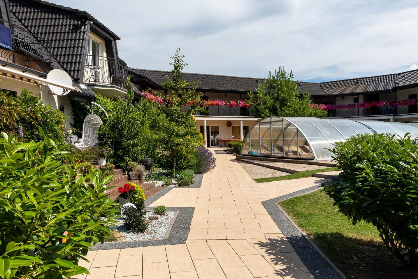 Perla Baltyku Hotel Пустково Екстериор снимка